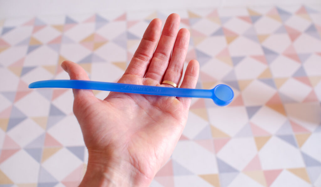 The measuring spoon that comes with NoseBuddy.